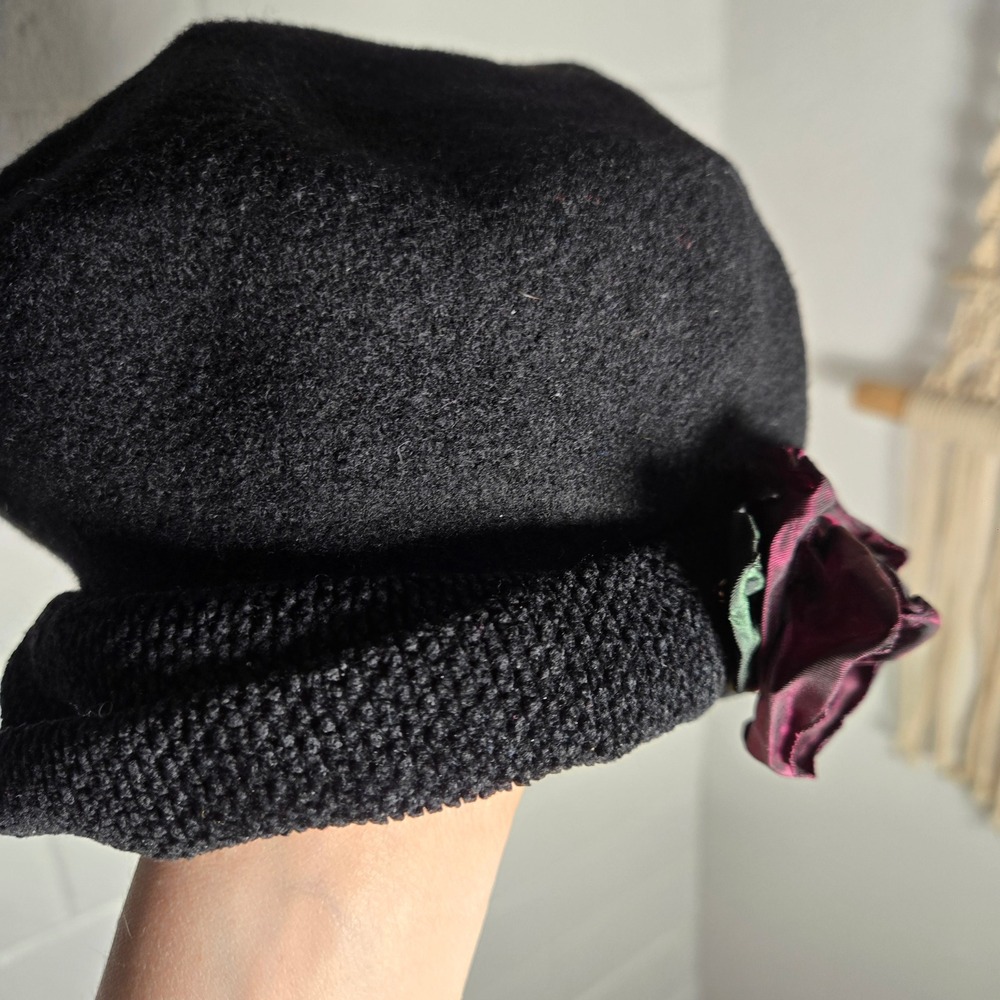 Vtg First Mountain Design Black Wool Beret Hat Twee Winter OS Rosette Flower USA - Picture 6 of 6